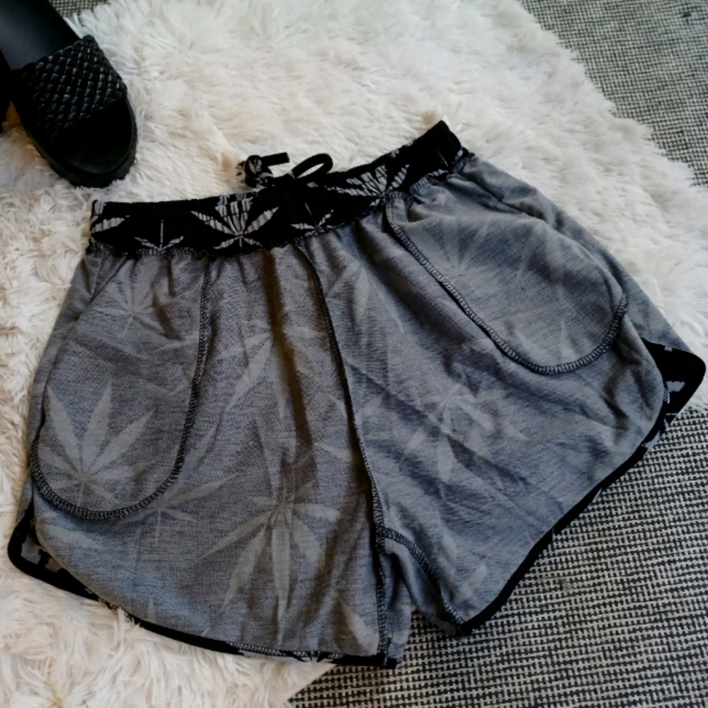 **SOLD** 2pc Short Set *Last Set - Size S * - Picture 4 of 5